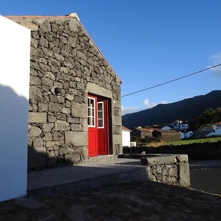 Janela Do Porto * Prainha (Sao Roque do Pico)