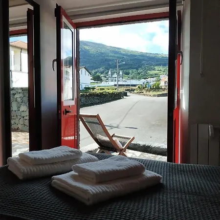 Janela Do Porto * Prainha (Sao Roque do Pico)