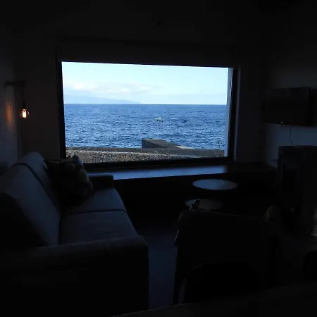 Janela Do Porto * Prainha (Sao Roque do Pico)