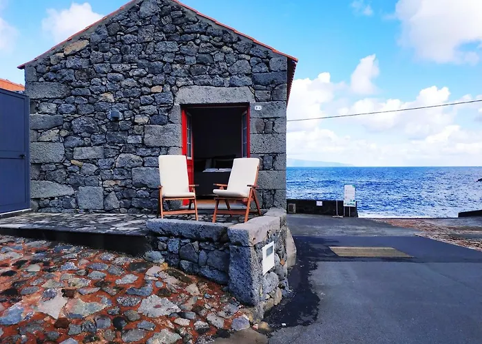 Janela Do Porto * Prainha (Sao Roque do Pico)