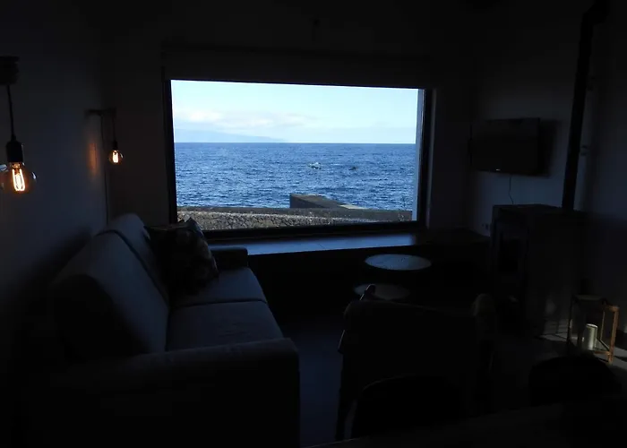 Janela Do Porto * Prainha (Sao Roque do Pico)